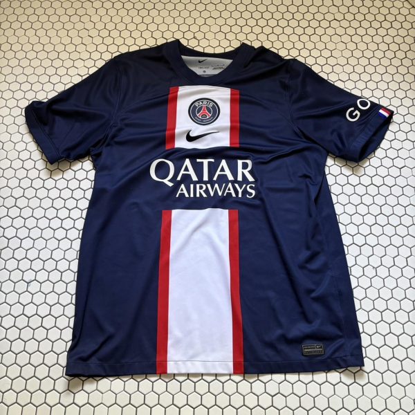 Nike Men's Navy and Blue T-shirt