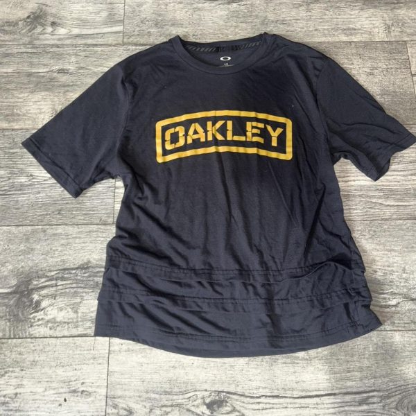 Oakley Men's Black and Navy T-shirt
