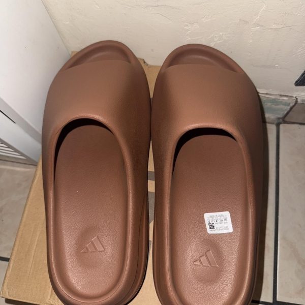 Yeezy Men's Brown and Tan Slides
