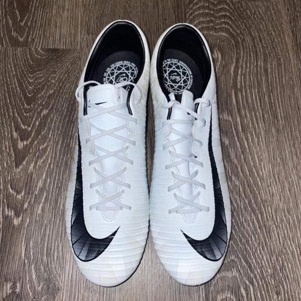 Nike Men's White and Black Trainers