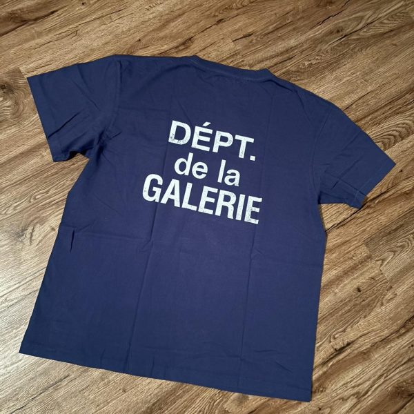 Gallery Dept. Men's Navy and Blue T-shirt