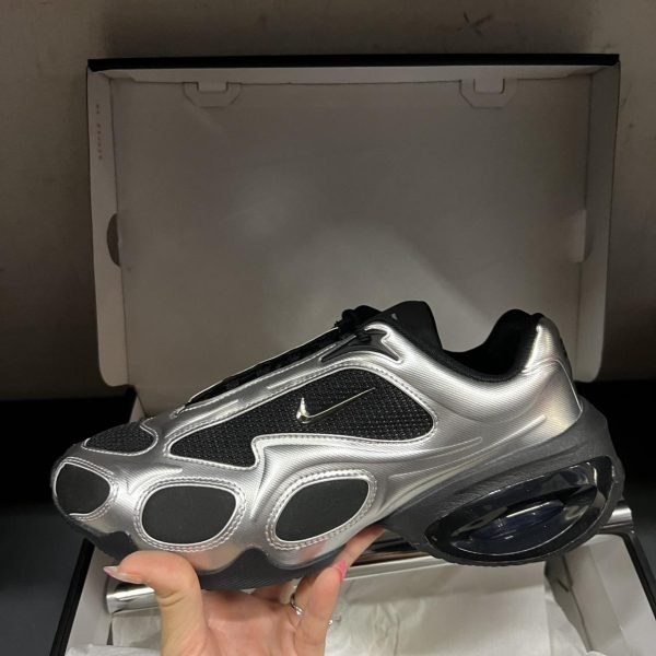 Nike Men's Black and Grey Trainers