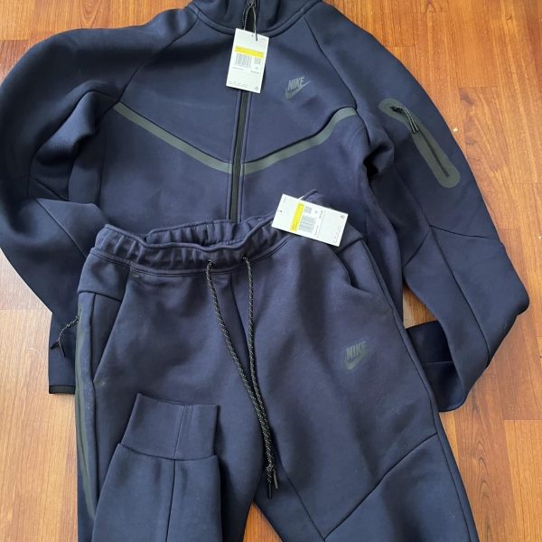 Nike Men's Navy and Blue Hoodie