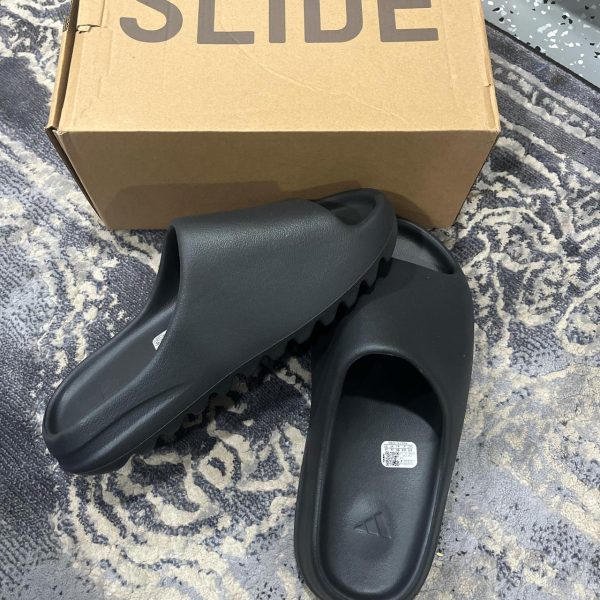Yeezy Men's Black Slides