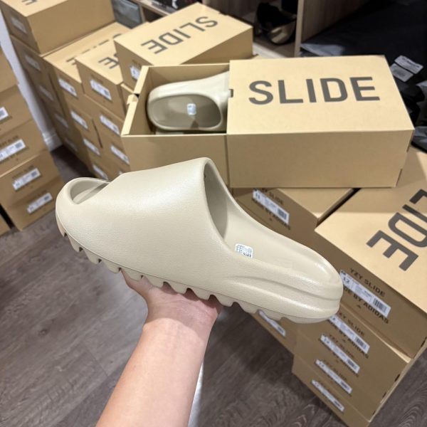 Yeezy Men's Cream and Tan Slides