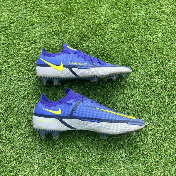 Nike Men's Navy and Blue Footwear