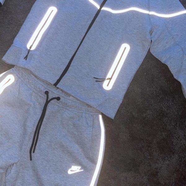 Nike Men's Grey Hoodie