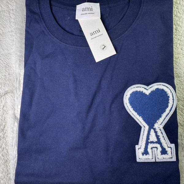 AMI Paris Men's Navy and Blue T-shirt